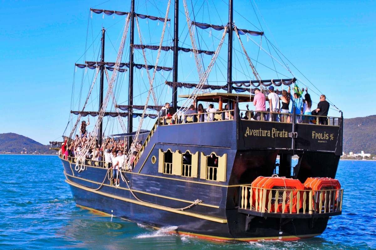 PIRATE BOAT (from Downtown Florianópolis)